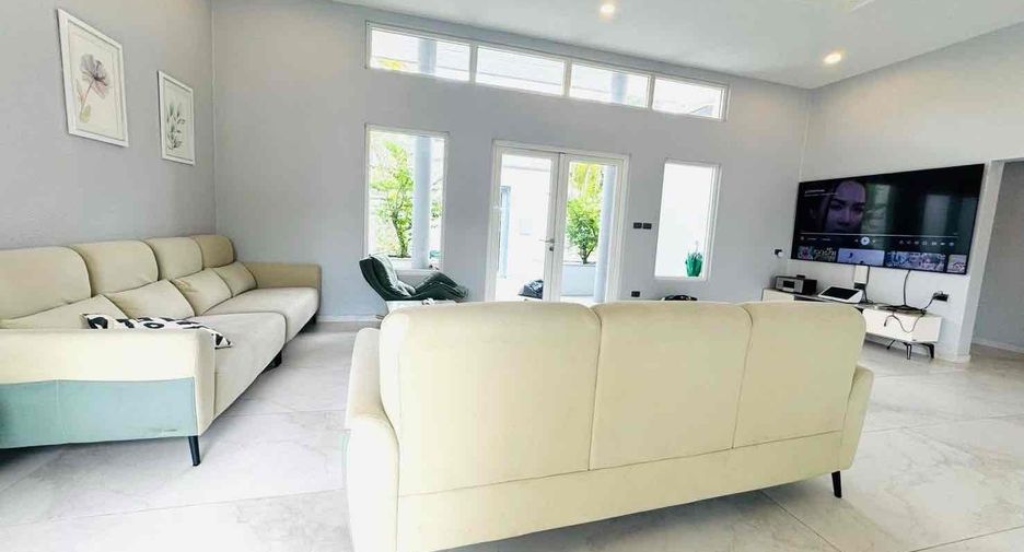 For rent 5 bedrooms villa in Bang Lamung, Chonburi