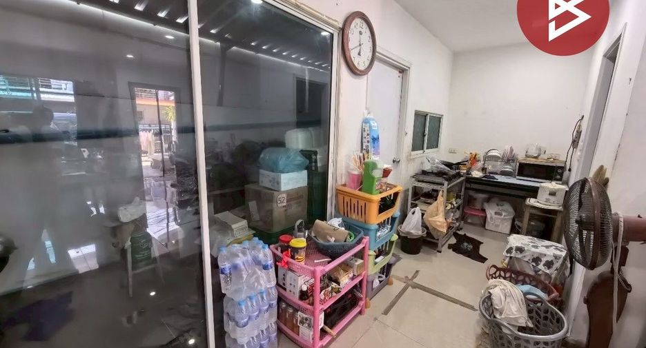 À vendre 3 chambres maison de ville à Nong Khaem, Bangkok