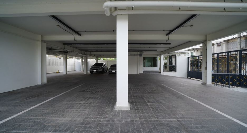 For sale 6 ベッドルーム office in Lat Phrao, Bangkok