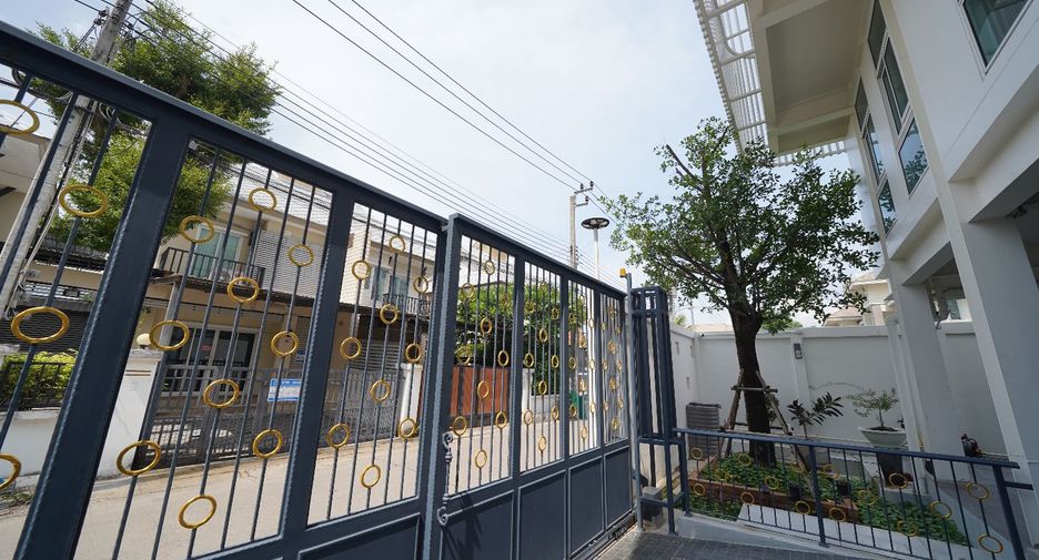 For sale 6 ベッドルーム office in Lat Phrao, Bangkok