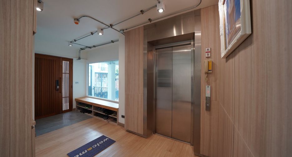 For sale 6 ベッドルーム office in Lat Phrao, Bangkok