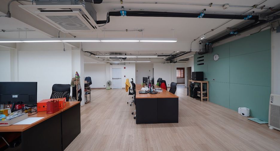 For sale 6 ベッドルーム office in Lat Phrao, Bangkok