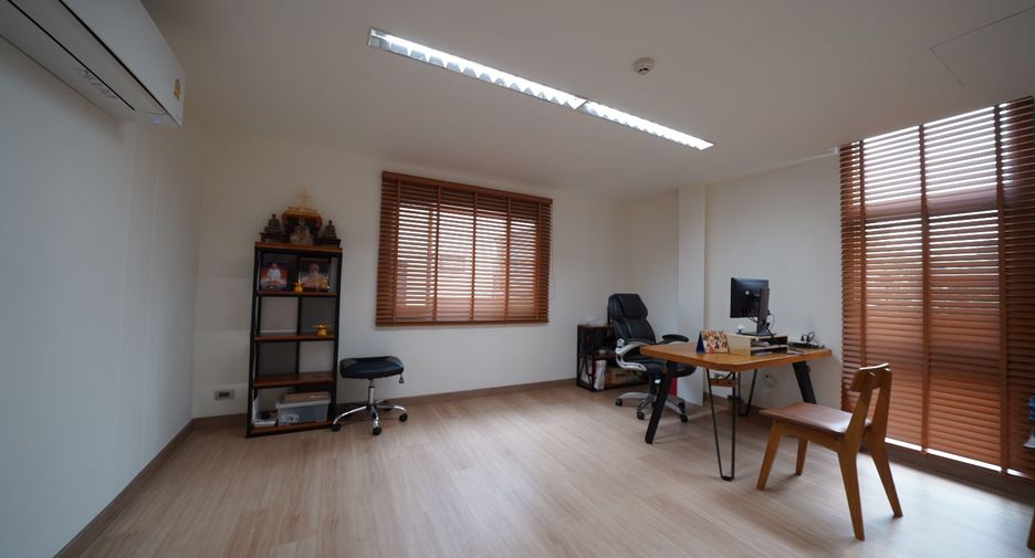For sale 6 ベッドルーム office in Lat Phrao, Bangkok