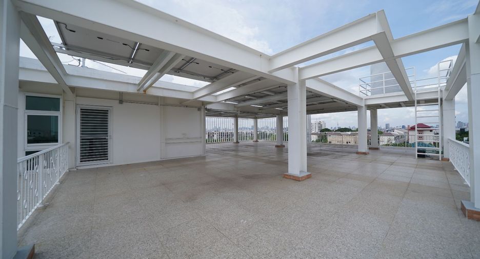 For sale 6 ベッドルーム office in Lat Phrao, Bangkok
