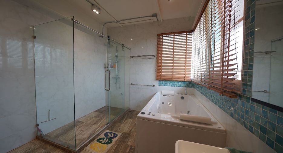 For sale 6 ベッドルーム office in Lat Phrao, Bangkok