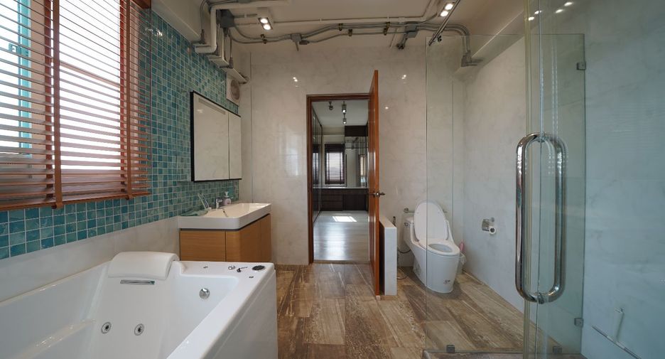 For sale 6 ベッドルーム office in Lat Phrao, Bangkok