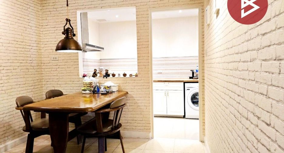 Casa adosada en venta de 4 habitaciones en Mueang Samut Sakhon, Samut Sakhon