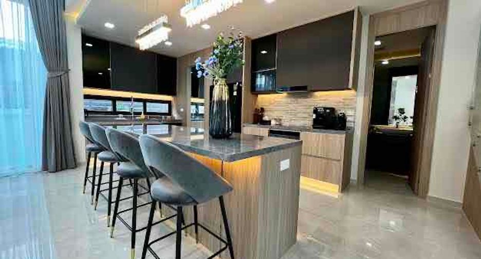 For sale 5 bedrooms villa in Bang Lamung, Chonburi