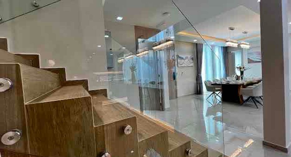 For sale 5 bedrooms villa in Bang Lamung, Chonburi