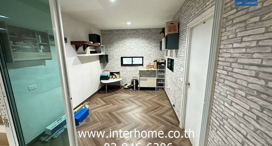 For sale 4 bedrooms house in Pak Kret, Nonthaburi