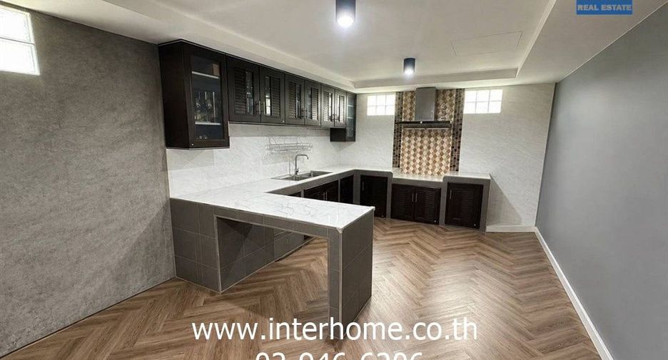 For sale 4 bedrooms house in Pak Kret, Nonthaburi