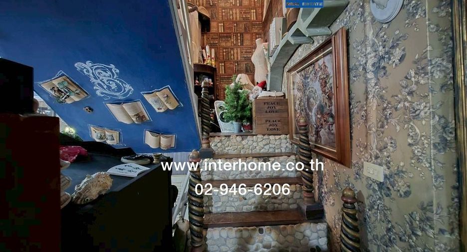 For sale 5 bedrooms townhouse in Phra Samut Chedi, Samut Prakan