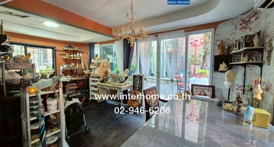 For sale 5 bedrooms townhouse in Phra Samut Chedi, Samut Prakan