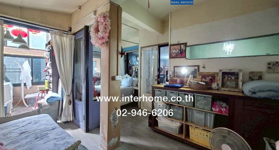 For sale 5 bedrooms townhouse in Phra Samut Chedi, Samut Prakan