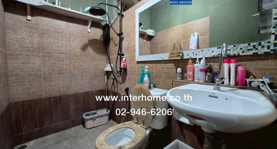 For sale 5 bedrooms townhouse in Phra Samut Chedi, Samut Prakan