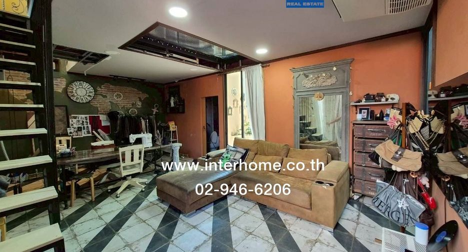 For sale 5 bedrooms townhouse in Phra Samut Chedi, Samut Prakan