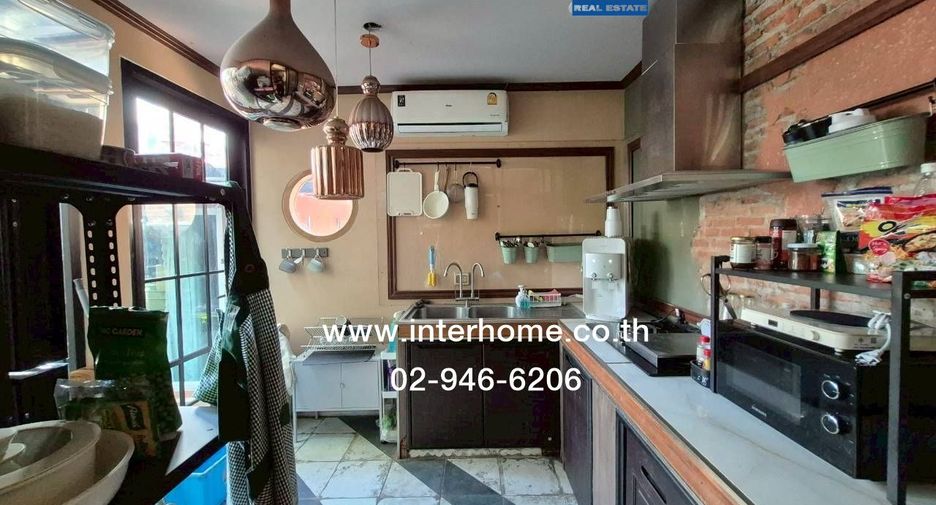 For sale 5 bedrooms townhouse in Phra Samut Chedi, Samut Prakan
