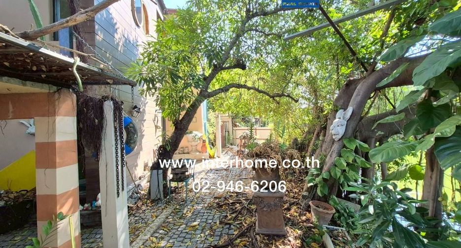 For sale 5 bedrooms townhouse in Phra Samut Chedi, Samut Prakan