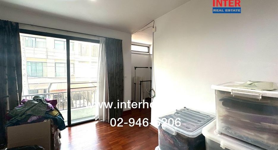 For sale 3 bedrooms townhouse in Lat Phrao, Bangkok