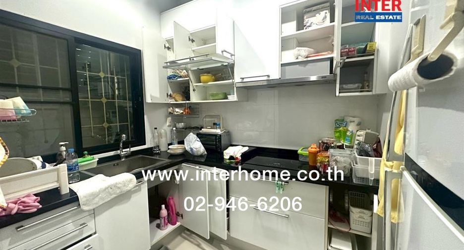 For sale 3 bedrooms townhouse in Lat Phrao, Bangkok