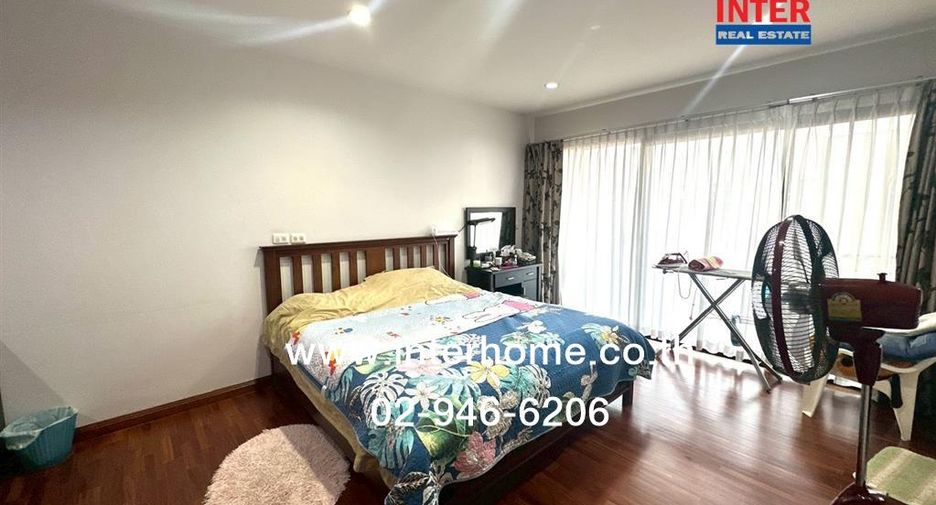 For sale 3 bedrooms townhouse in Lat Phrao, Bangkok