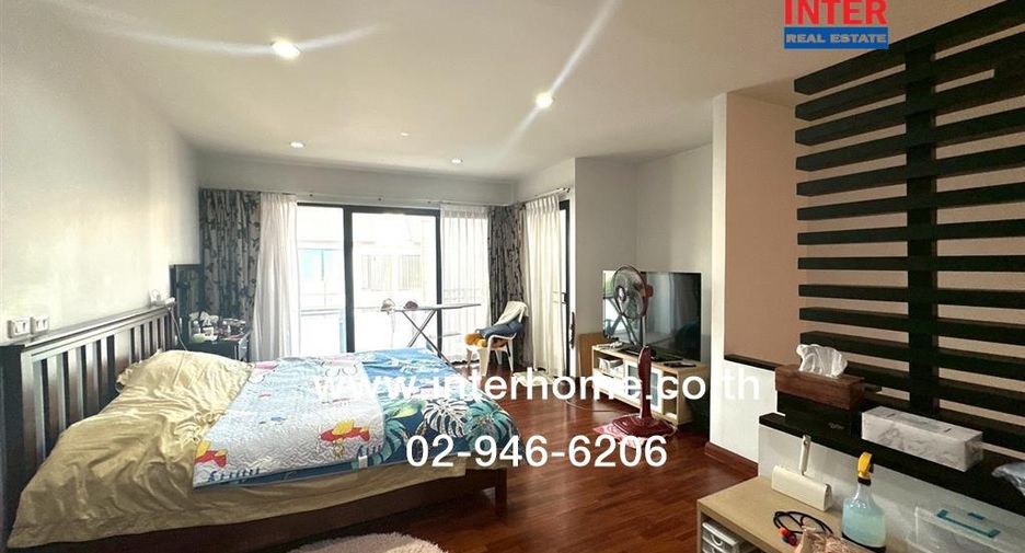 For sale 3 bedrooms townhouse in Lat Phrao, Bangkok