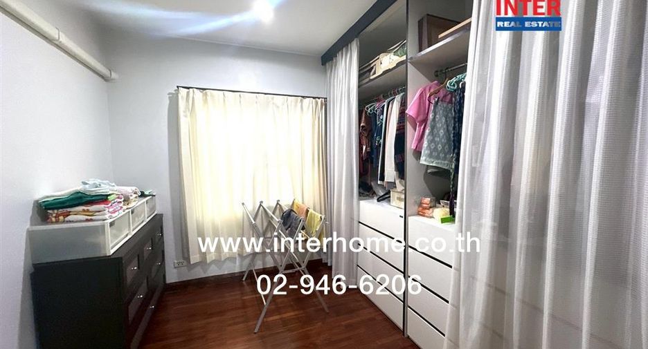 For sale 3 bedrooms townhouse in Lat Phrao, Bangkok