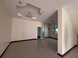 Casa adosada en venta de 4 habitaciones en Mueang Rayong, Rayong
