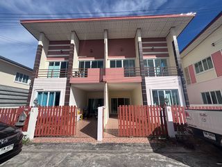 Casa adosada en venta de 4 habitaciones en Mueang Rayong, Rayong