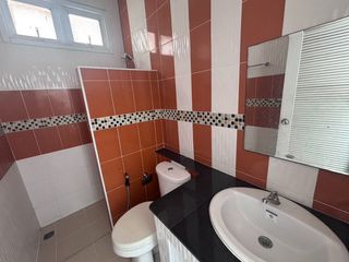 Casa adosada en venta de 4 habitaciones en Mueang Rayong, Rayong