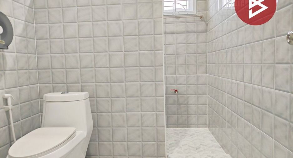 For sale 4 bedrooms house in Mueang Chachoengsao, Chachoengsao