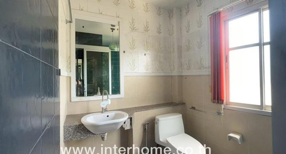 For sale 4 bedrooms house in Lam Luk Ka, Pathum Thani
