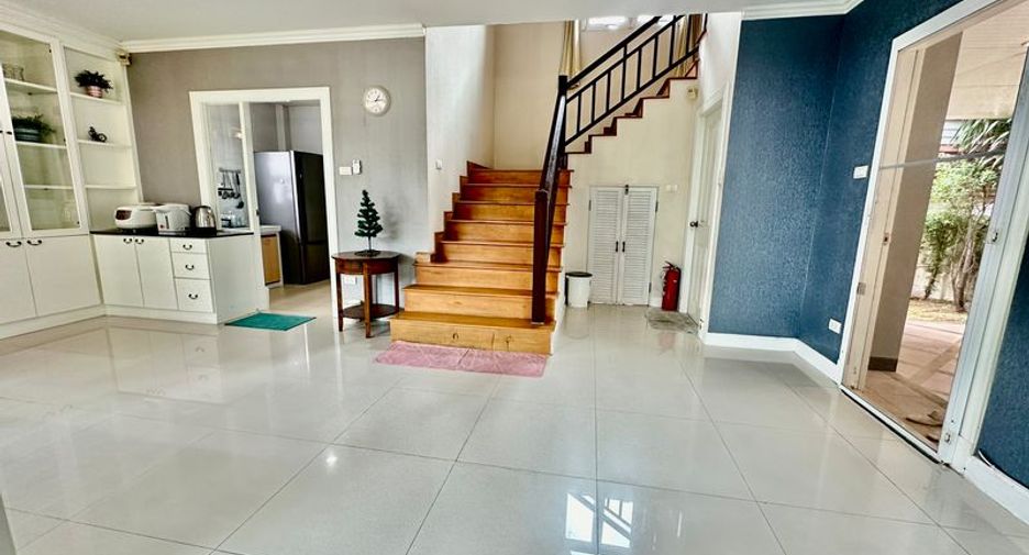 For rent 3 bedrooms house in Si Racha, Chonburi