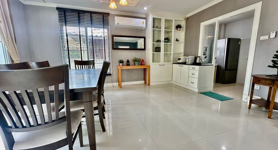 For rent 3 bedrooms house in Si Racha, Chonburi