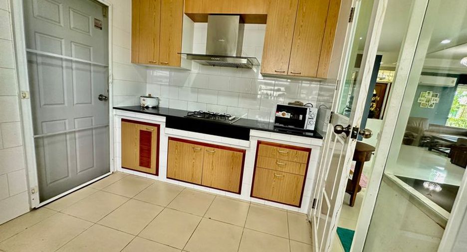 For rent 3 bedrooms house in Si Racha, Chonburi