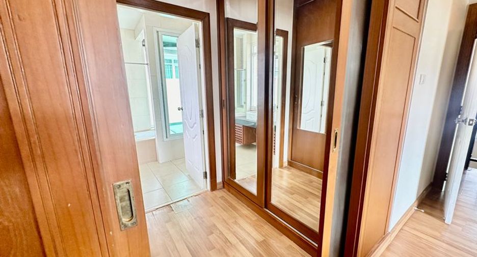 For rent 3 bedrooms house in Si Racha, Chonburi