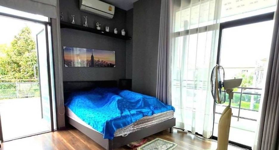 For sale 6 bedrooms house in Mueang Nonthaburi, Nonthaburi