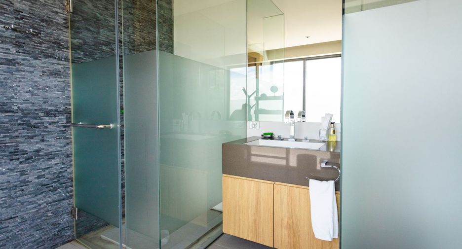 For sale 7 bedrooms villa in Thalang, Phuket