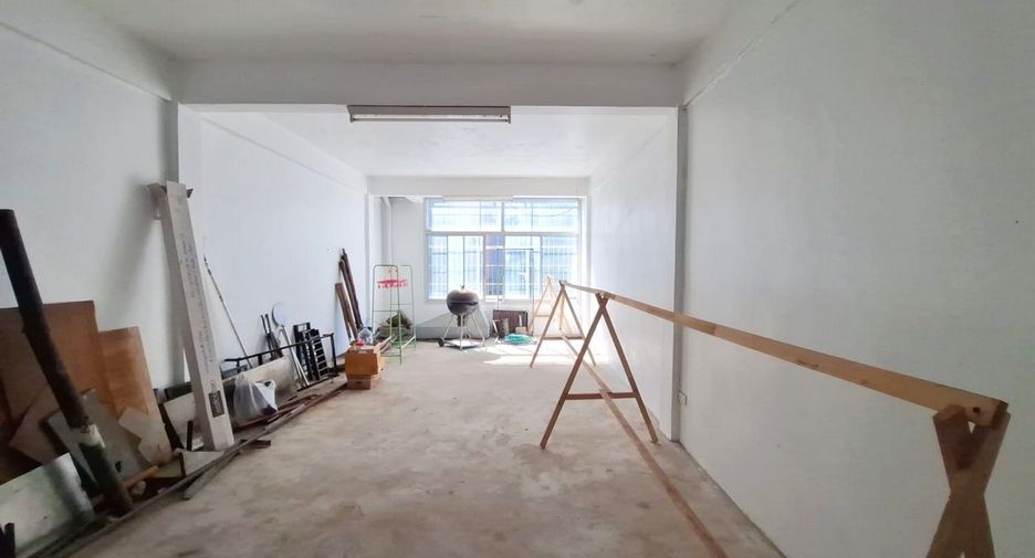 Local comercial en venta de 2 habitaciones en Mueang Khon Kaen, Khon Kaen