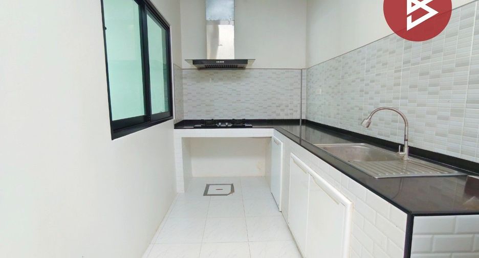 À vendre 3 chambres maison de ville à Krathum Baen, Samut Sakhon