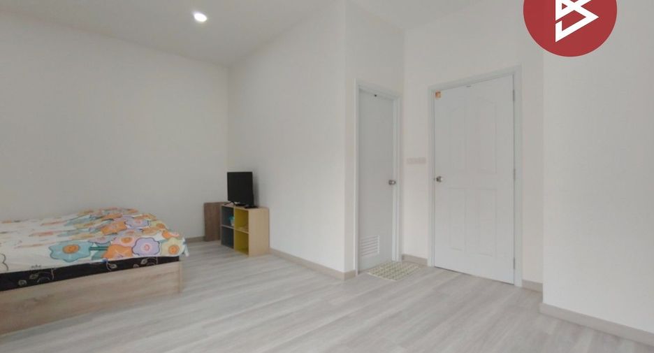 À vendre 3 chambres maison de ville à Krathum Baen, Samut Sakhon