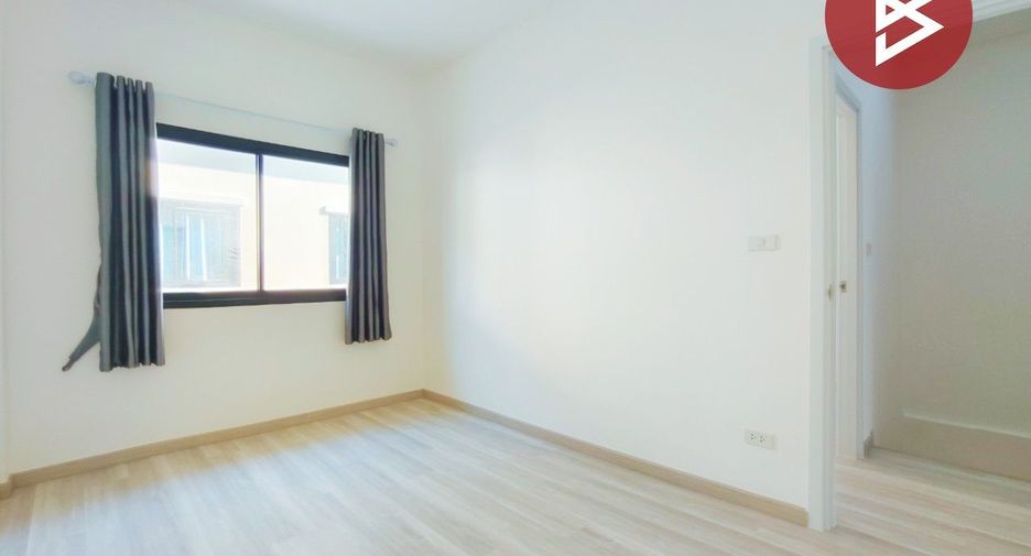 À vendre 3 chambres maison de ville à Krathum Baen, Samut Sakhon