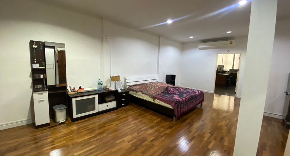 Gewerbefläche zum Kauf in Bang Rak, Bangkok