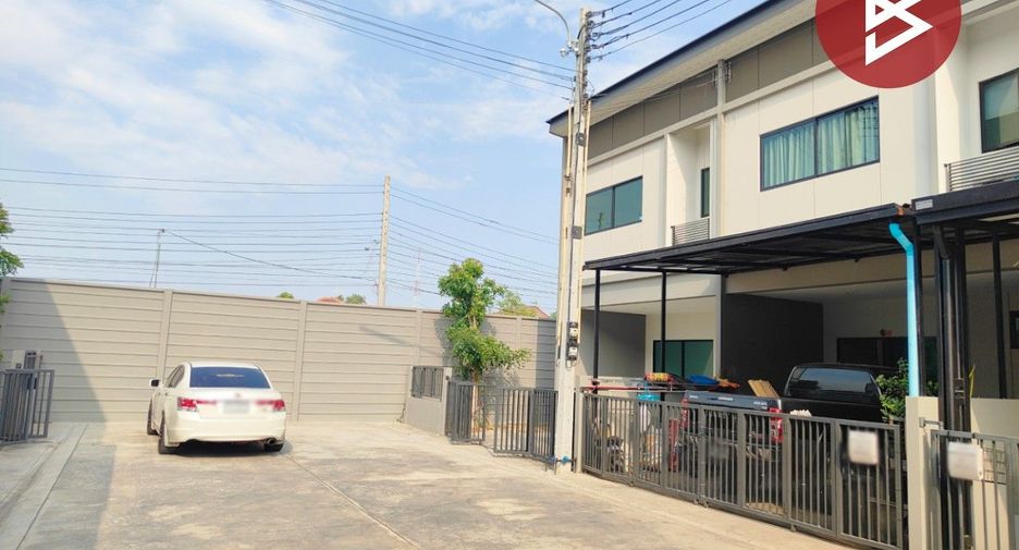 For sale 3 bedrooms townhouse in Mueang Chachoengsao, Chachoengsao