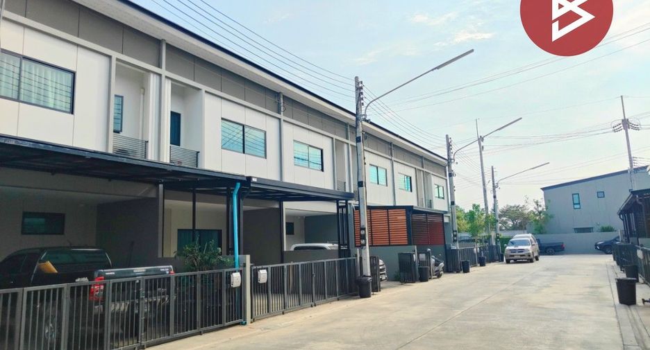 For sale 3 bedrooms townhouse in Mueang Chachoengsao, Chachoengsao