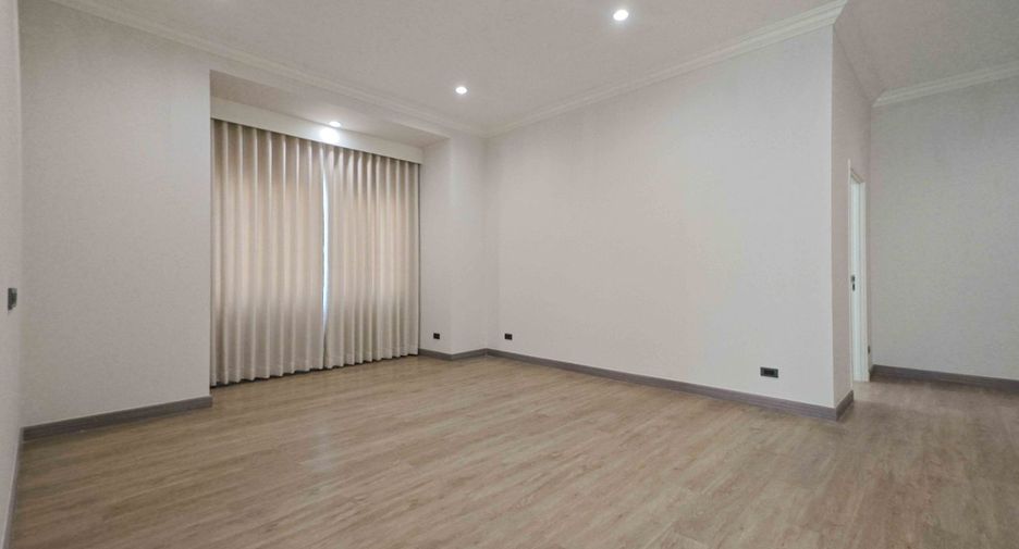 For sale 4 bedrooms house in Pak Kret, Nonthaburi