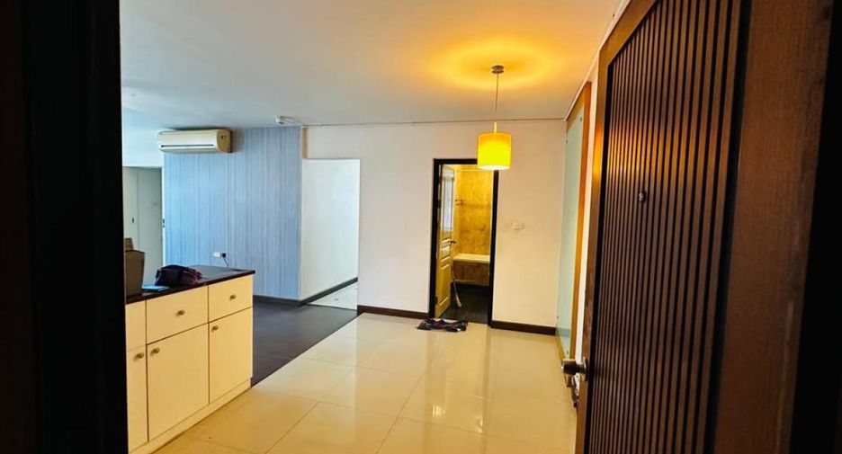 For sale 2 bedrooms condo in Sathon, Bangkok