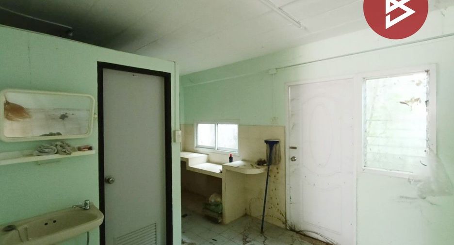 For sale 3 ベッドルーム townhouse in Klaeng, Rayong