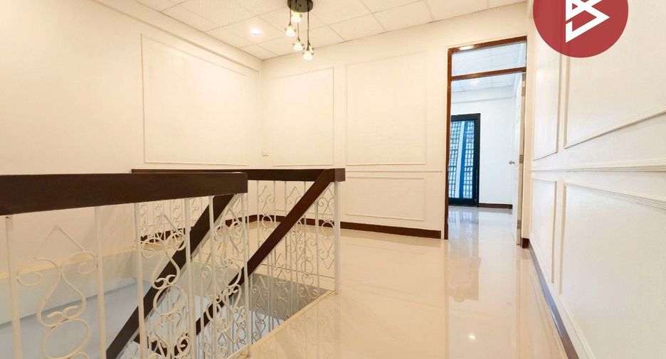 For sale 2 bedrooms townhouse in Mueang Samut Sakhon, Samut Sakhon