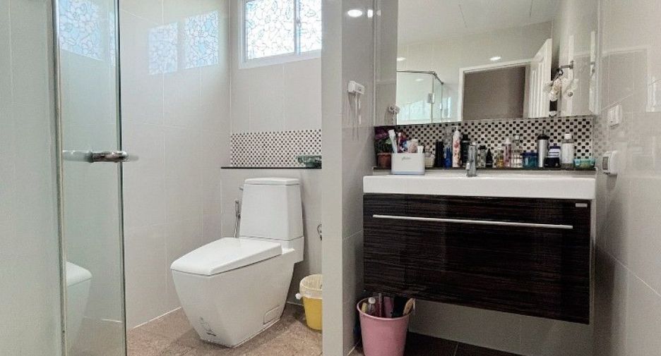 Casa en venta de 4 habitaciones en Lat Krabang, Bangkok